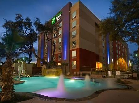 H I Express & Suites San Antonio Medical-Six Flags Exterior photo